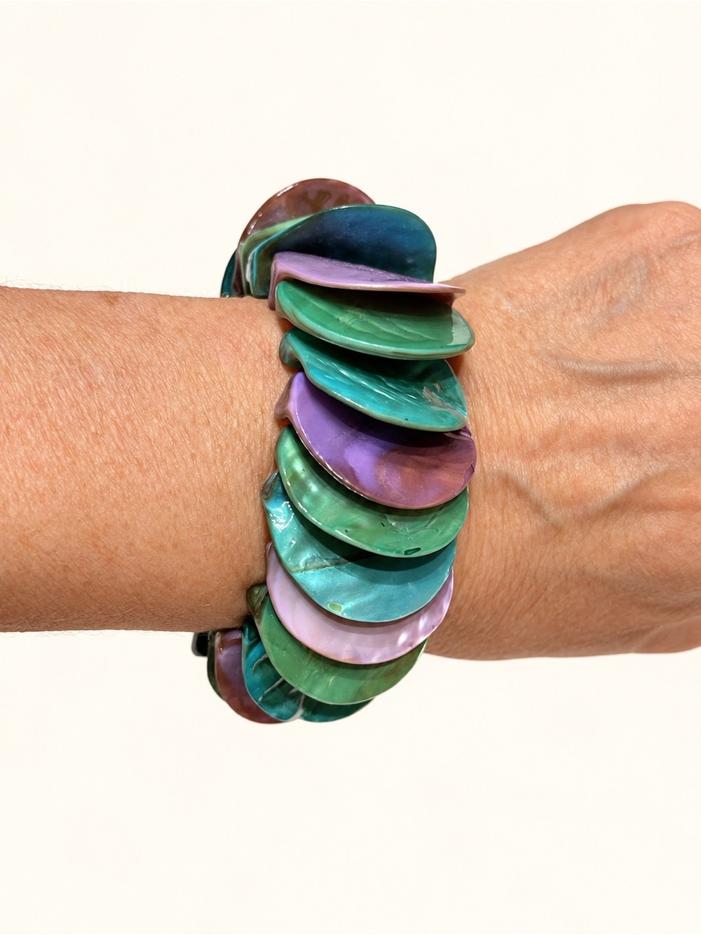 MULTI SHELL BRACELET